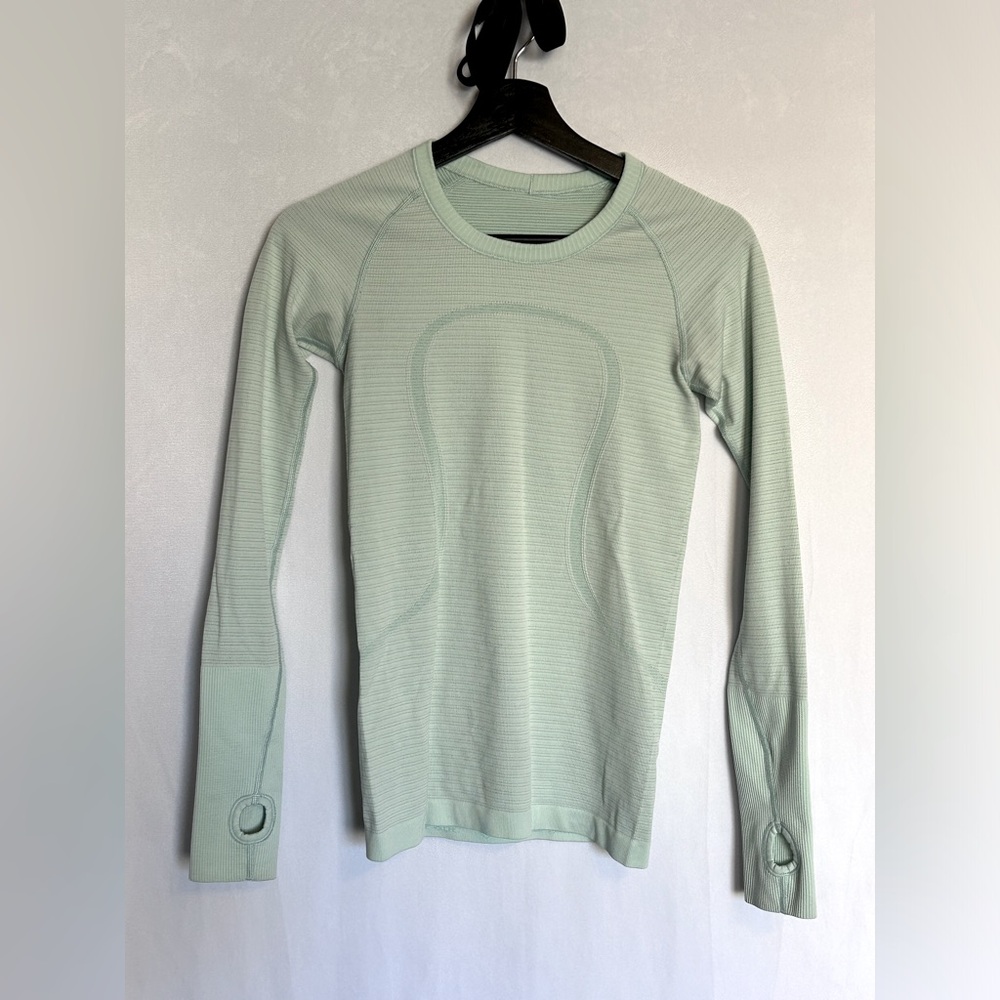 Lululemon Swiftly Tech Long Sleeve Top in Mint Size 4